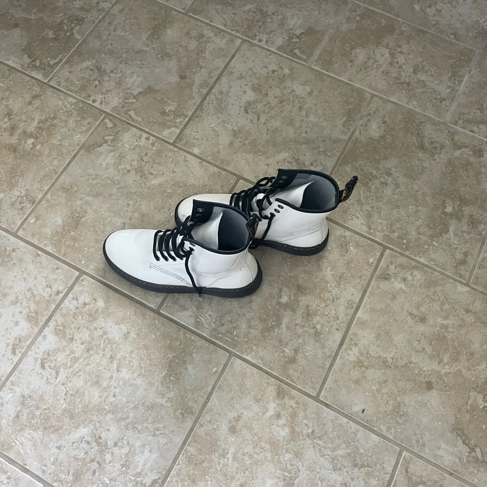 White docs - Picture 3 of 6